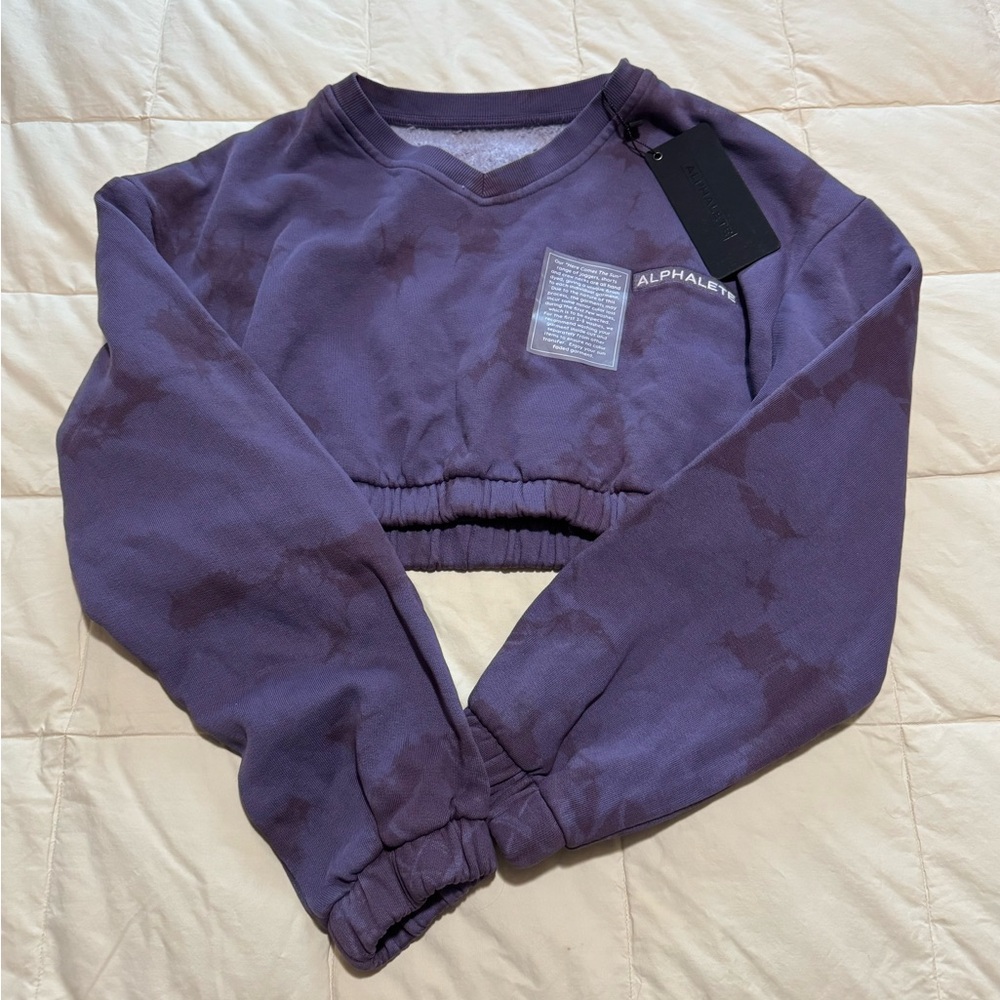 Alphalete Cropped V-Neck Sweatshirt in Deep Purple Tie-Dye